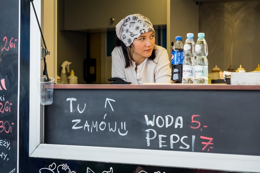 Food trucki znów zjechały do Bydgoszczy. Nad Brdą trwa festiwal pełen smaków [zdjęcia]