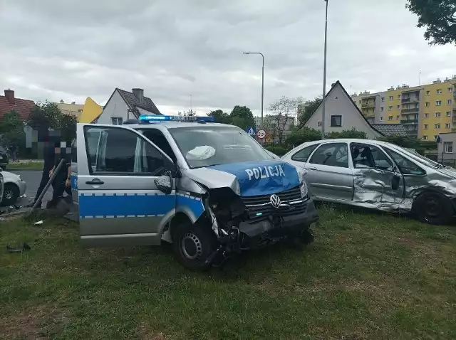 Wypadek z udziałem radiowozu w Szczecinku