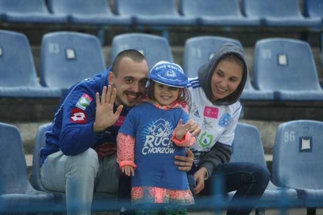 Ruch Chorzów – GKS Tychy - zdjęcia kibiców na trubunach