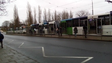 19 listopada. Uszkodzony tramwaj linii 6 zablokował przejazd...