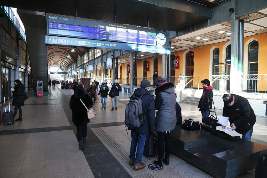 Wrocław: Mróz paraliżuje kolej. Odwołane i opóźnione pociągi! 