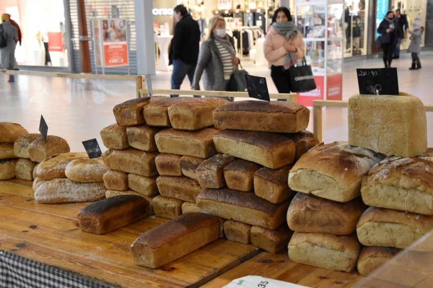 Smakołyki z różnych stron świata na jarmarku w Porcie Rumia. Wiosenna edycja Jarmarku „Cuda Wianki” 