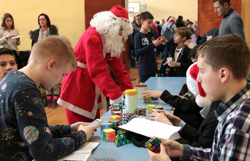 W niedzielne przedpołudnie na obiektach sportowych Zespołu...