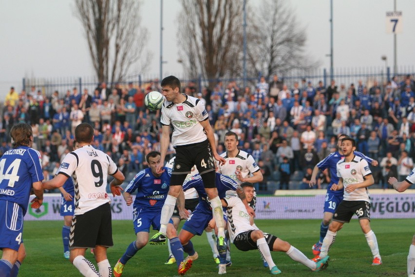 Ruch Chorzów - Polonia Warszawa 2:1 [RELACJA]  Urodzinowy prezent dla Niebieskich