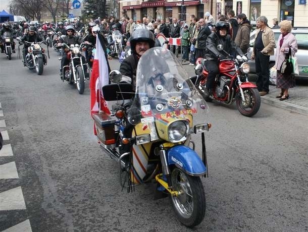 Motocykliści przejechali w paradzie ulicami Radomia.