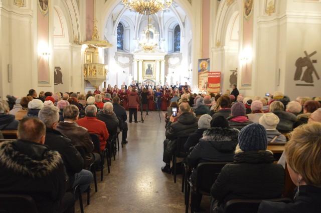 W niedzielę, 27 listopada w kolegiacie świętego Michała Archanioła odbył się koncert cecyliański, zorganizowany przez parafię i Państwową Szkołę Muzyczną I stopnia w Ostrowcu Świętokrzyskim. Uroczystość była poświęcona patronce śpiewu, świętej Cecylii.