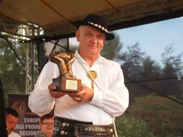 Kazimierz Furczoń w nagrodę dostał specjalną statuetkę