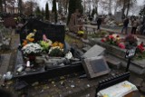 Zniszczone nagrobki na cmentarzu w Ełku. Barbarzyńcy wciąż cieszą się z wolności (zdjęcia)