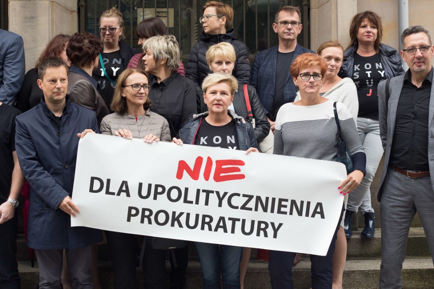 Przeciwko decyzjom władz prokuratury wobec prokuratora...