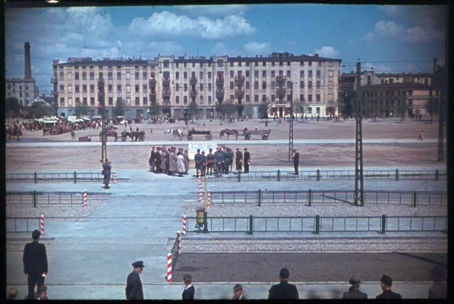 Uroczyste otwarcie pętli tramwajowej na Placu Niepodległości, które miało miejsce w czerwcu 1943 roku