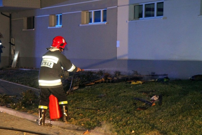 Spłonęło mieszkanie przy Gorlickiej. Cztery zastępy straży gasiły pożar (ZDJĘCIA)