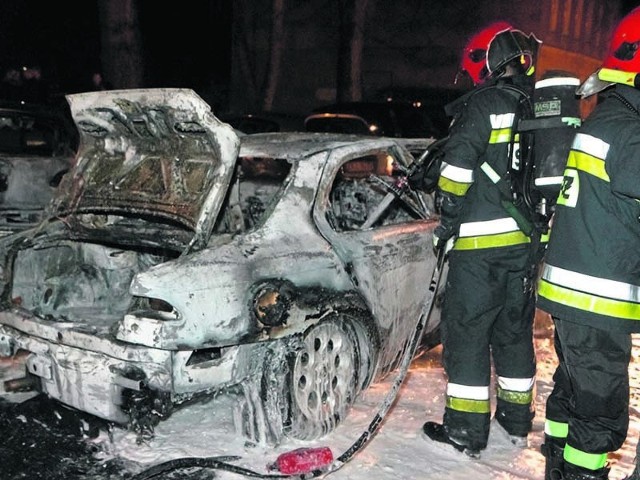 Kołobrzeska policja zatrzymała mężczyznę, który może mieć związek z podpaleniem w Budzistowie. W środę płonęły też auta w mieście.