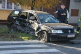 Wypadek w Sulmierzycach z udziałem dwóch samochodów. Jedna osoba trafiła do szpitala