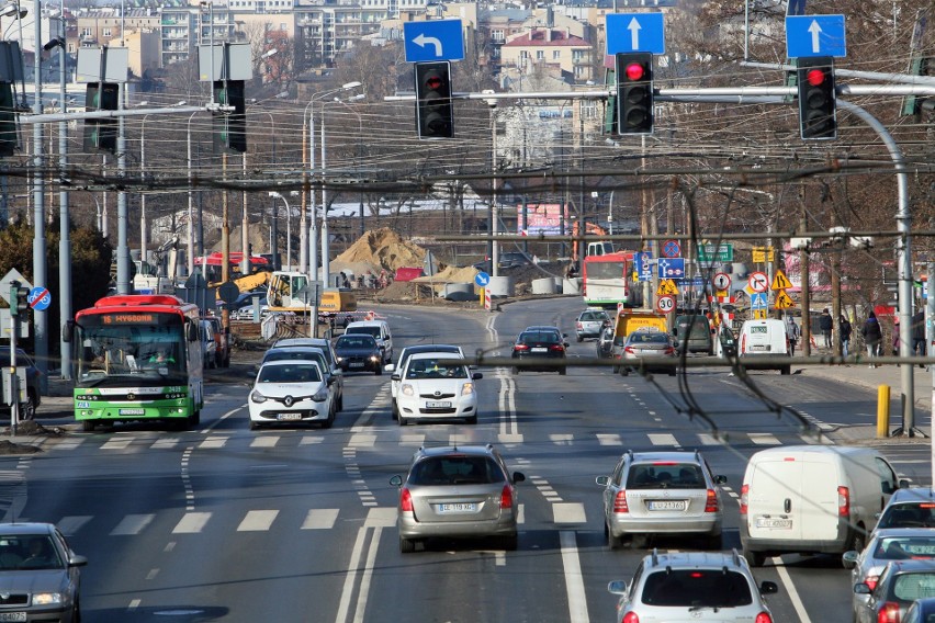 Utrudnienia na rondzie przy Gali. Zamkną Fabryczną, otworzą 1 Maja (ZDJĘCIA)