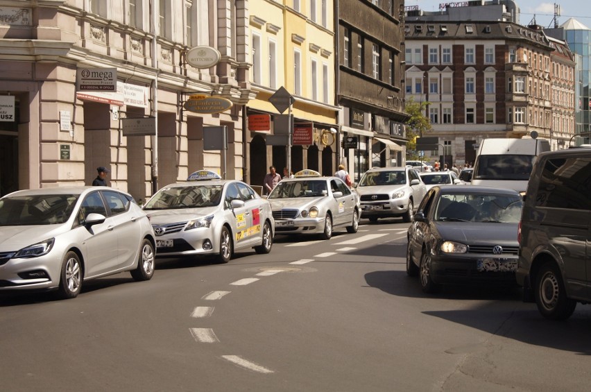 Korki na ul. Ozimskiej spowodowane zamknięciem ul....