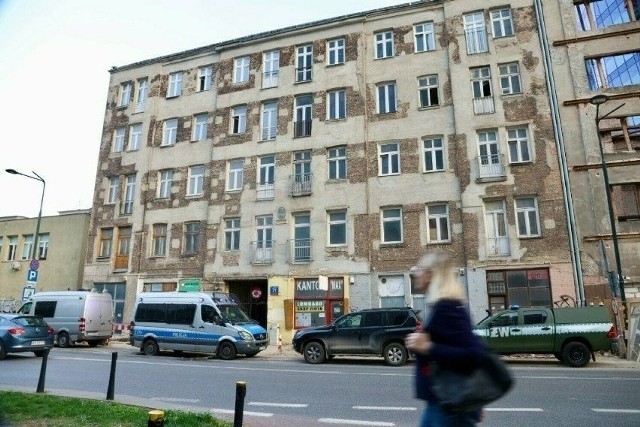 Do tej pory zarzut potrójnego zabójstwa trzech pozostałych osób, których ciała odnaleziono w pustostanie przy ul. Grzybowskiej, usłyszał 34-letni obywatel Ukrainy