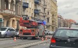 Akcja strażaków na ulicy Piastowskiej. Tramwaje utknęły
