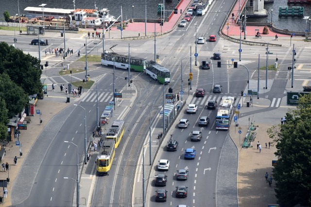 W obowiązującym od 29 lipca rozkładzie jazdy spółka Tramwaje Szczecińskie ekspediuje na trasy 58 brygad. Dzienna obsługa wymaga 116 osób. Dziś w TS brakuje około 30 motorniczych.