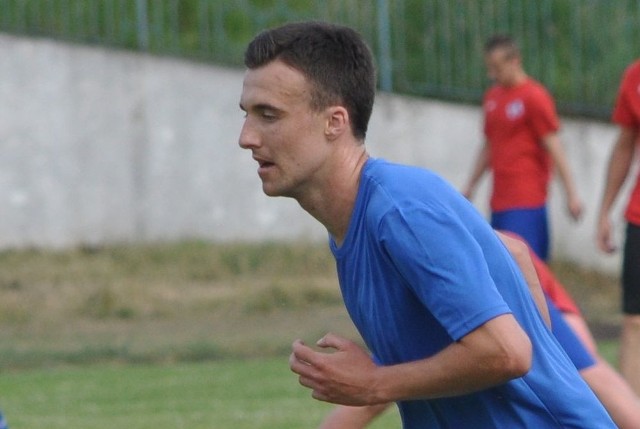 Koledzy z Unii Sędziszów zadedykowali zwycięstwo Sebastianowi Hajdukowi, który w środę został ojcem, ale w sobotę doznał kontuzji w Pińczowie.
