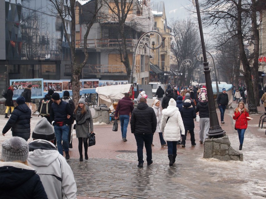 Na Krupówkach mniej turystów. Czekamy na Rosjan i Ukraińców [ZDJĘCIA]