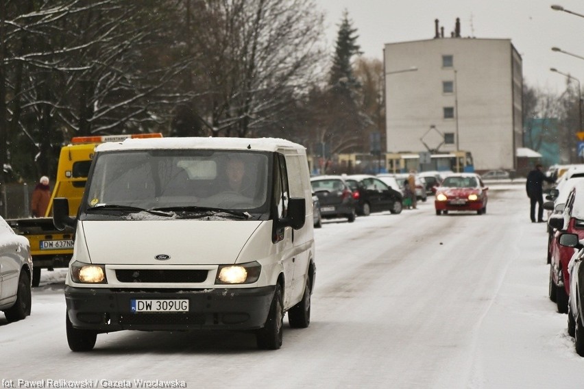 Śliski chodnik? We Wrocławiu urzędników to nie obchodzi