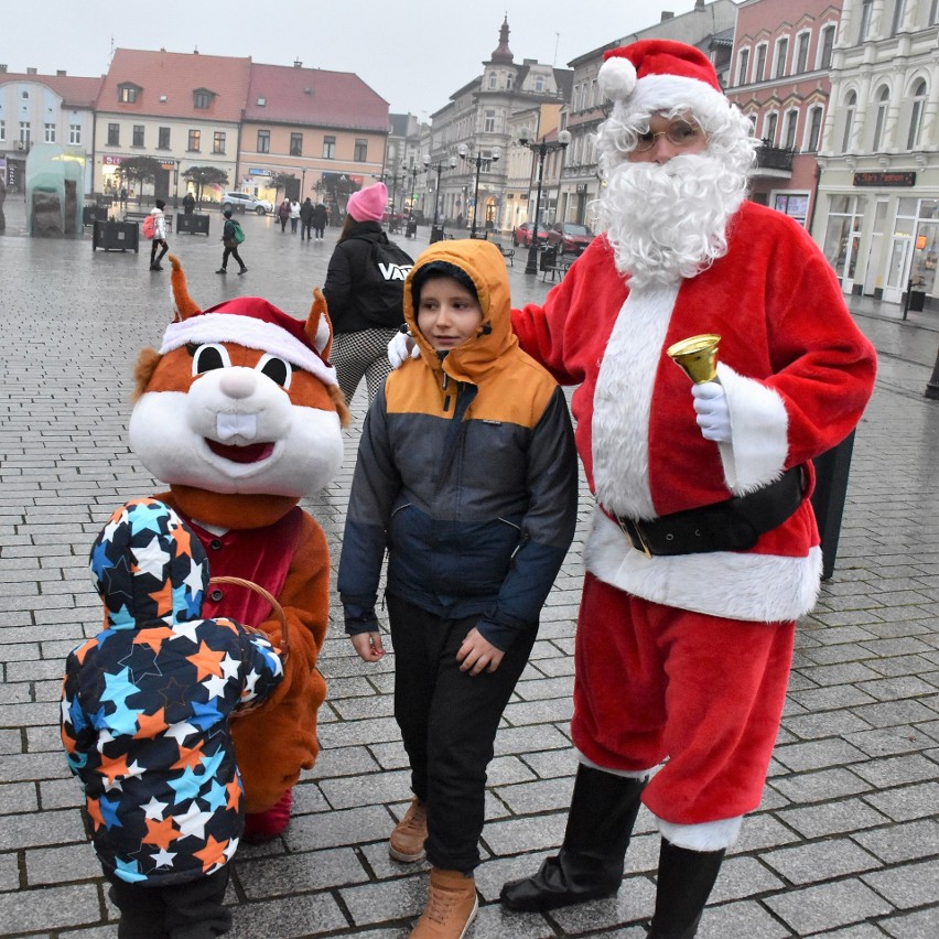 6 grudnia na Rynku w Inowrocławiu z dziećmi spotkali się...