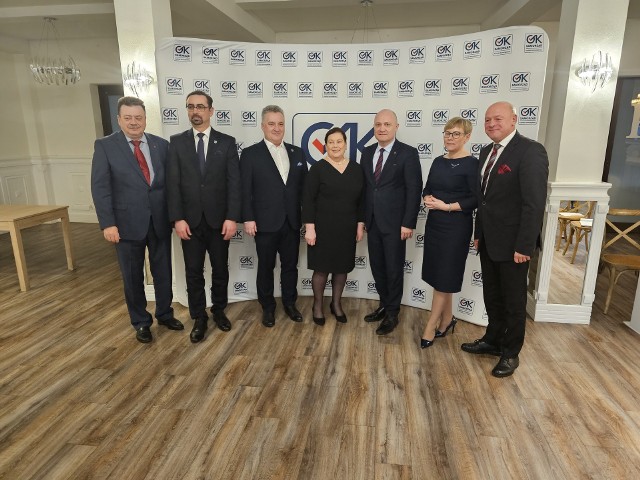 Samorządowcy podpisali porozumienie o współpracy i przedstawili kandydata na wójta Gminy Dobra. Jest nim mieszkaniec Mierzyna Grzegorz Śliwiński (trzeci z lewej)