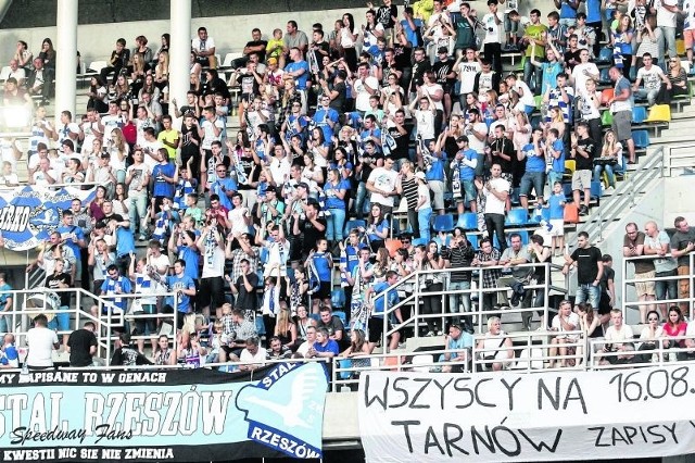 Do Tarnowa w sposób zorganizowany ze Speedway Fans Stal Rzeszów, wybiera się kilkaset osób. Ostatnie zapisy na wyjazd na Derby Południa odbędą się jutro o godz. 18.30 przy bramie na stadionie