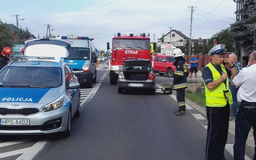 W Radlinie koło Kielc zderzył się autobus wiozący dzieci i dwa samochody osobowe. Są utrudnienia w ruchu