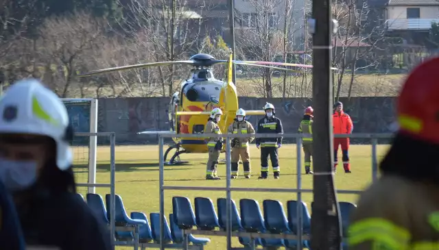 Wypadek w Kopalni Bolesław Śmiały: górnik dostał w twarz częścią łańcucha. Śmigłowiec LPR przewiózł go do szpitala.Zobacz kolejne zdjęcia. Przesuwaj zdjęcia w prawo - naciśnij strzałkę lub przycisk NASTĘPNE