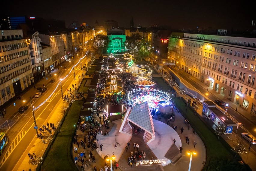 Świąteczny jarmark w Poznaniu rozpoczął się na placu...