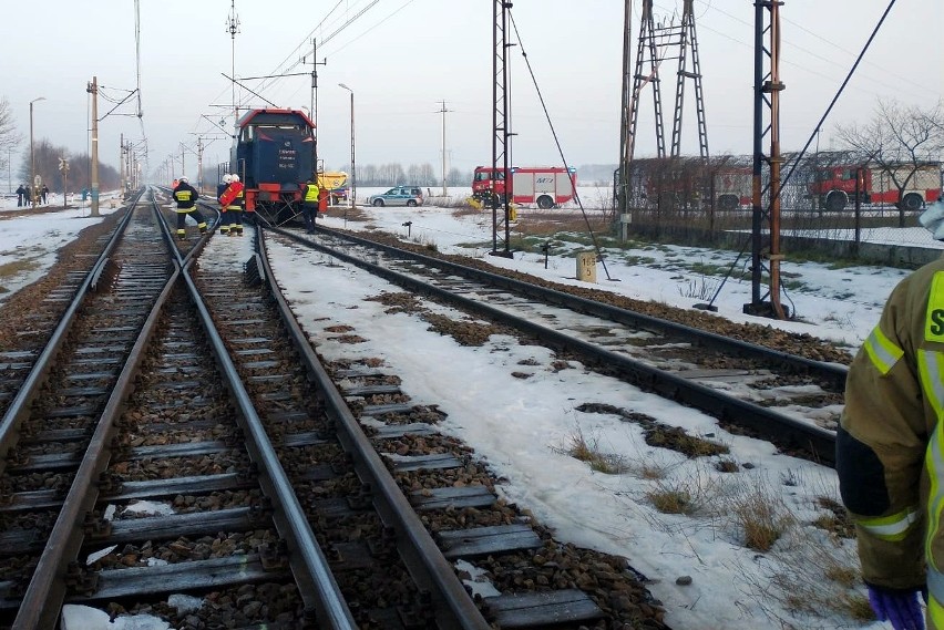 Wypadek na torach! W powiecie leżajskim pociąg pospieszny zderzył się z lokomotywą. Trzy osoby ranne! (ZDJĘCIA)