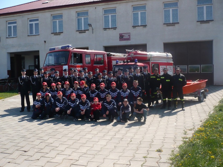 Archiwalne zdjęcia strażaków z Kowali, w gminie Sitkówa - Nowiny. Zobacz! 