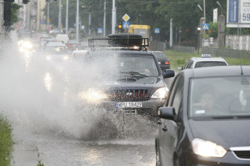Burza, grad, trąba powietrzna... Prognoza pogody na poniedziałek, 20 lipca, zapowiada burze nad Łodzią i regionem łódzkim