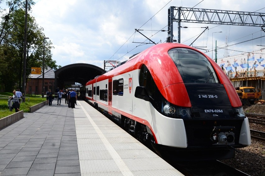 Poznań: Pierwszy pociąg &quot;Elf&quot; dla Wielkopolski - zobacz jak wygląda [ZDJĘCIA]
