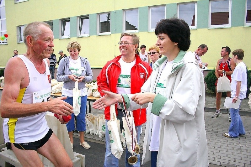 Bieg "Szlakiem trzech wież nad Borami". Gratulacje składa...