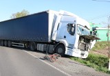 Wypadek w Jaranowie. Zginął rowerzysta. W zderzeniu z potężną ciężarówką rowerzysta nie miał żadnych szans [ZDJĘCIA]