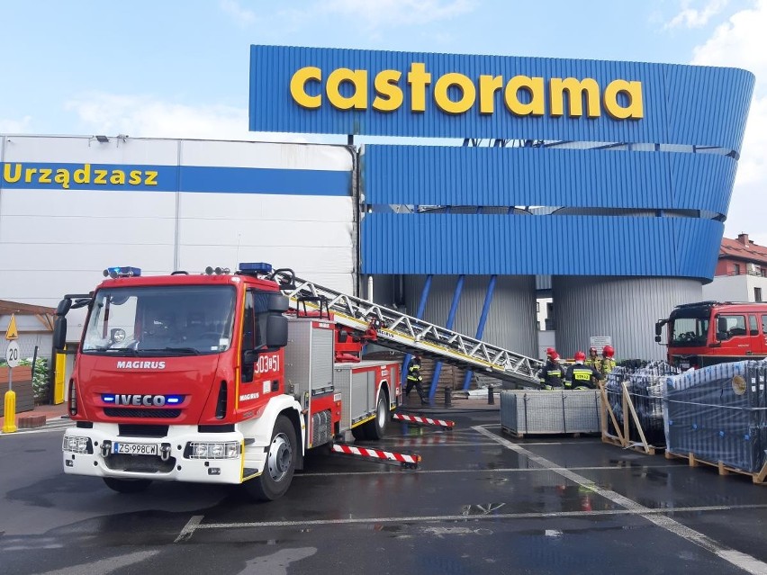 Pożar w sklepie Castorama w Szczecinie. Ewakuowano ponad osiemdziesiąt osób