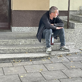 Wejście do bloku w centrum miasta