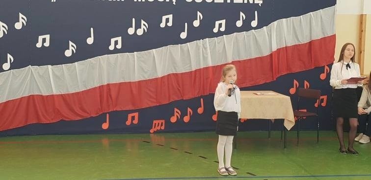 W Miedzierzy rozstrzygnięto szkolny etap konkursu pieśni i poezji patriotycznej. Kto wystąpi w etapie regionalnym? [ZDJĘCIA] 