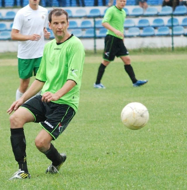 Karol Drej zdobył bramkę dla Łysicy w sobotnim meczu z Hutnikiem, przegranym przez zespół z Bodzentyna 1:2. 