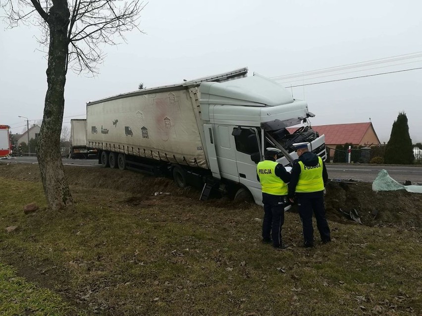 Świdry-Dobrzyce. Wypadek na DK 61. Zderzenie dwóch ciężarówek. Droga zablokowana [ZDJĘCIA]