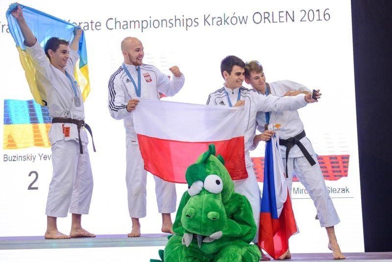 22 medale ekipy Krakowskiego Klubu Karate Tradycyjnego w Pucharze Świata Dzieci