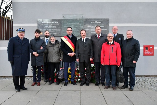 W uroczystości wzięli udział przedstawiciele władz administracyjnych i samorządowych oraz wielu instytucji oraz organizacji społecznych.