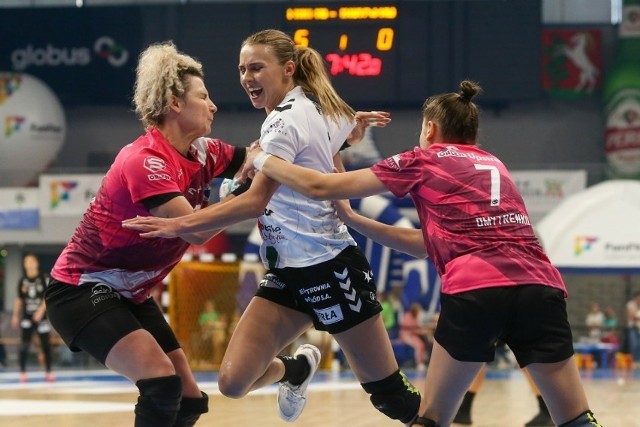 (W pierwszej rundzie MKS FunFloor Lublin wygrał w hali Globus z ekipą Handball JKS Jarosław 35:16)
