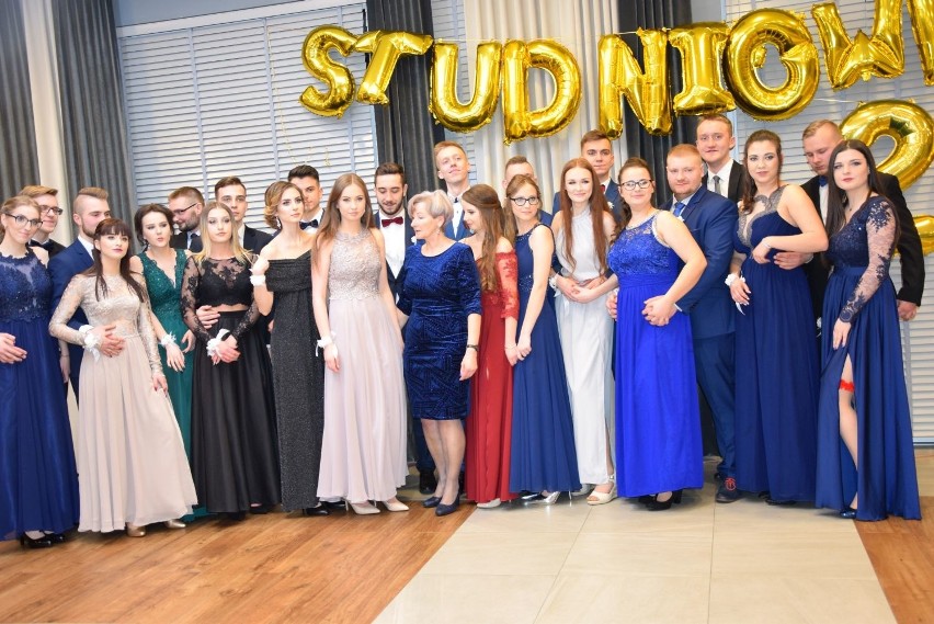 Studniówka 2019: Augustowskie Centrum Edukacji bawiło się U...