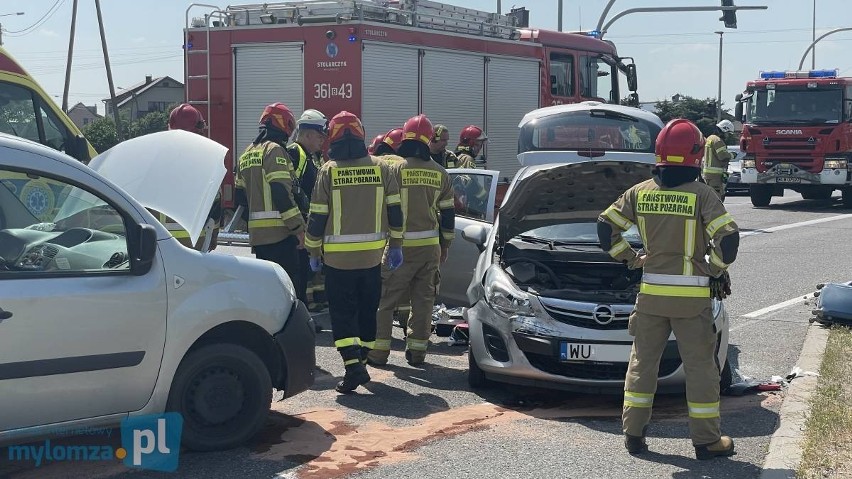 Chojny Młode. Wypadek na DK 61. Kierująca oplem wymusiła pierwszeństwo i uderzyła w toyotę i renault