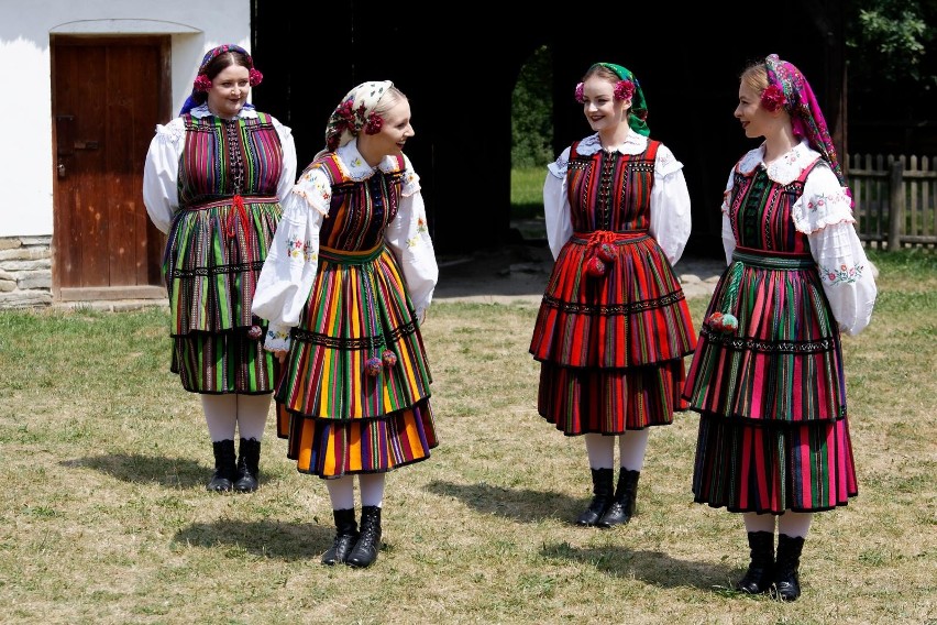 Tulia w Muzeum Wsi Opolskiej. Zespół czterech dziewczyn ze...