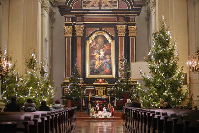 Pierwszy dzień świąt Bożego Narodzenia jest doskonałą okazją by podziwiać żłóbki, które tradycyjnie stanęły w poznańskich kościołach. Zwłaszcza, że w poznańskich świątyniach znajduje się wiele pięknych żłóbków. Zobaczcie.Kolejne zdjęcie -->