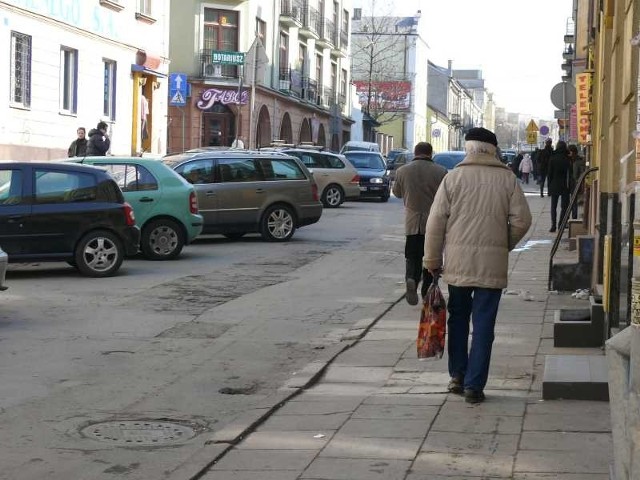 Dziś ulice Wesoła i Leonarda służą przede wszystkim jako parkingi i bardzo często trudno jest nimi przejechać.